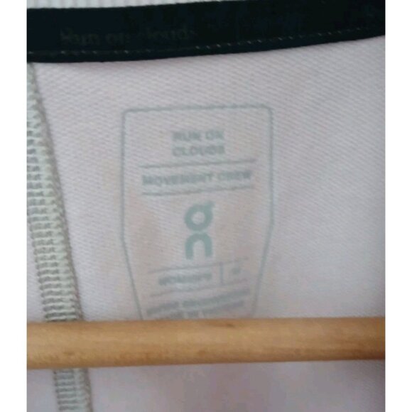 ON Running Cloud Movement Sweatshirt - Picture 7 of 12